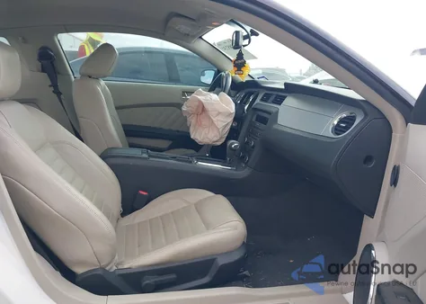 2011 Ford Mustang V6 Premium z USA, uszkodzony, nr VIN 1ZVBP8AM5B5149723